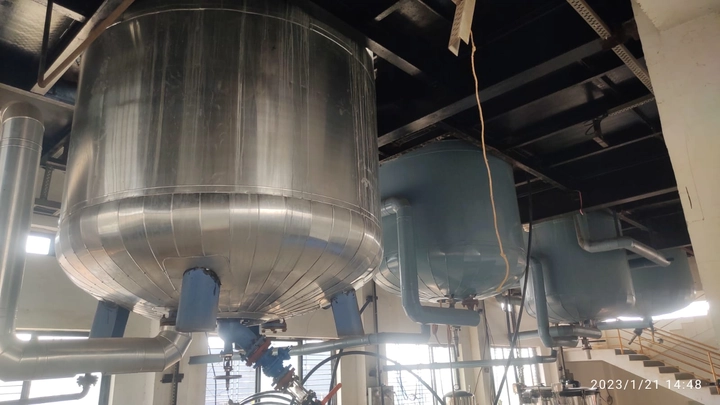 Large stainless steel reaction vessels at Skynetrix